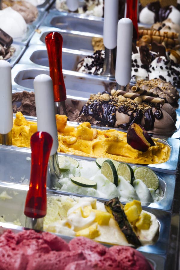 cream итальянка льда Gelato итальянки подносов стоковое изображение cream итальянка льда Gelato итальянки подносов стоковое изображение