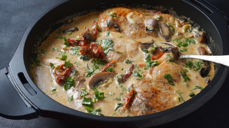 Creamy Italian Tuscan Chicken with Spinach and Mushrooms, and Sundried