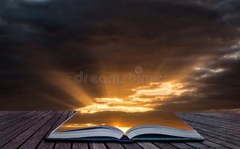 Creatief conceptenbeeld die trillende de Zomer dramatische zonsondergang s overweldigen royalty-vrije stock fotografie Creatief conceptenbeeld die trillende de Zomer dramatische zonsondergang s overweldigen royalty-vrije stock fotografie