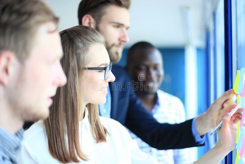 Creatieve start bedrijfsmensen royalty-vrije stock afbeeldingen