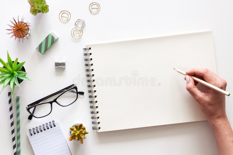 Free Ringed Sketchbook and Diary Mockup (PSD) - Psfreebies