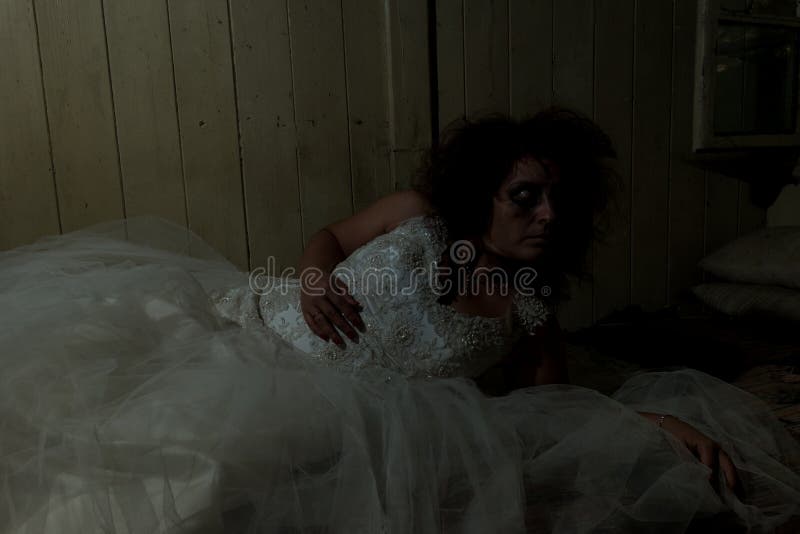 Моя ужасная невеста. Страшная невеста. Страшная невеста призрак. Мертвая невеста ужастик.