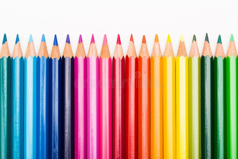 Creioane colorate aliniate pe rând stock images