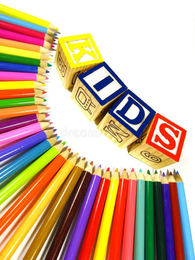 Creioane colorate cu blocuri de învățare stock photo
