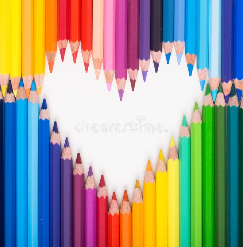 Creioane colorate. formă cardiacă stock photo
