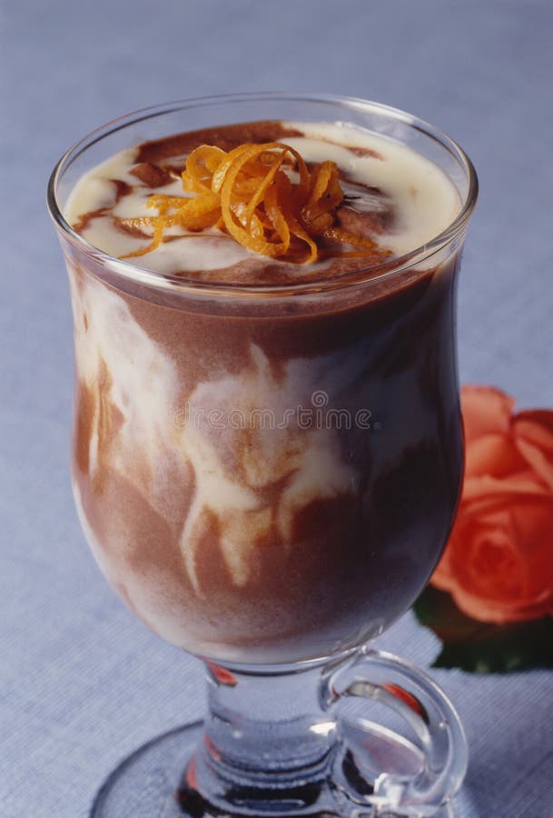 Crema batida de chocolate imágenes de archivo libres de regalías Crema batida de chocolate imágenes de archivo libres de regalías