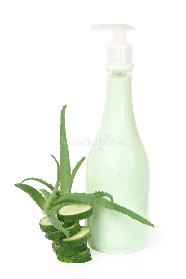Crema della vera dell'aloe con il cetriolo fotografie stock libere da diritti Crema della vera dell'aloe con il cetriolo fotografie stock libere da diritti