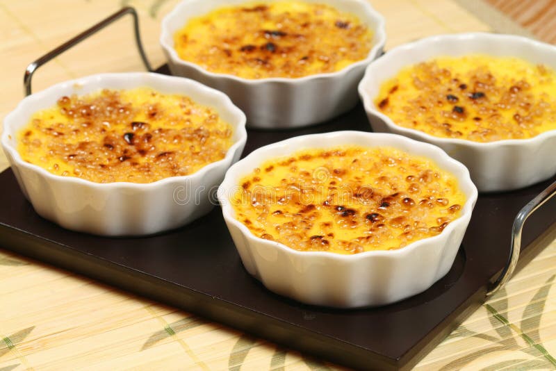 Creme Brulee - Sahnenachtisch Der Traditionellen Franz?sischen Vanille ...
