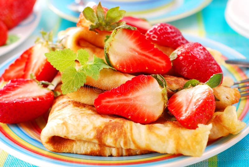 Crepes con la fresa imagenes de archivo Crepes con la fresa imagenes de archivo
