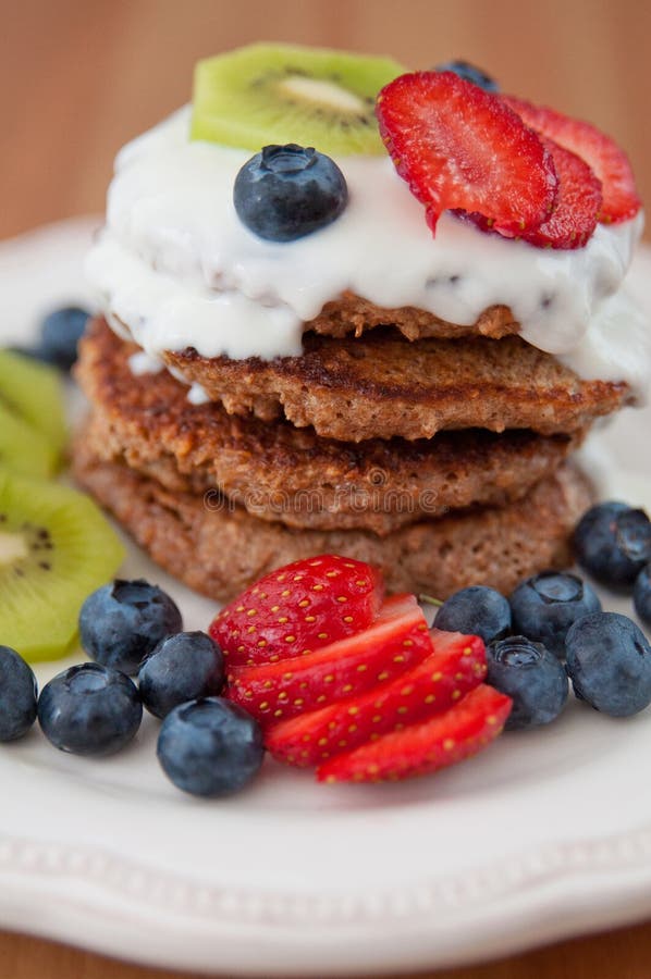 Crepes Sanas De La Harina De Avena Imagen de archivo Imagen de cocina