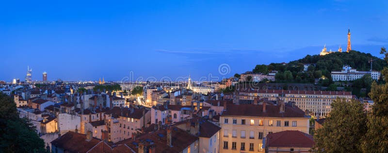 Crepúsculo sobre Vieux Lyon imagens de stock royalty free Crepúsculo sobre Vieux Lyon imagens de stock royalty free
