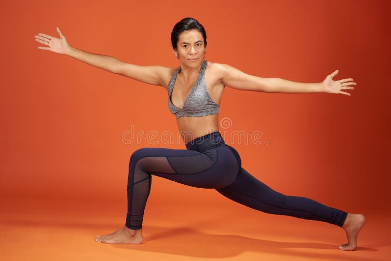 How to Do Low Lunge Twist Pose : Tips, Technique, Benefits and More