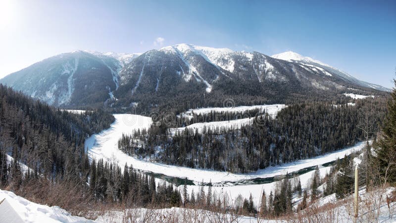 Crescent Moon Bend or Yue Liang Wan in Winter, Kanas Lake, Kanas Nature Reserve, Xinjiang, China