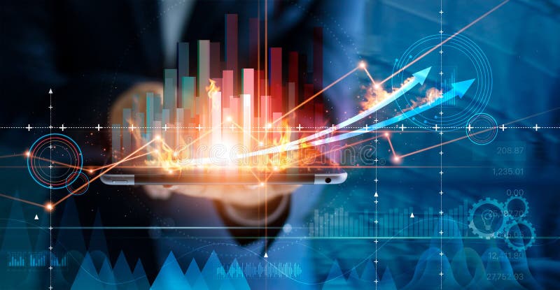 Crescita calda di affari Uomo d'affari facendo uso della compressa che analizza le vendite dati ed il grafico del grafico dello s Crescita calda di affari Uomo d'affari facendo uso della compressa che analizza le vendite dati ed il grafico del grafico dello s