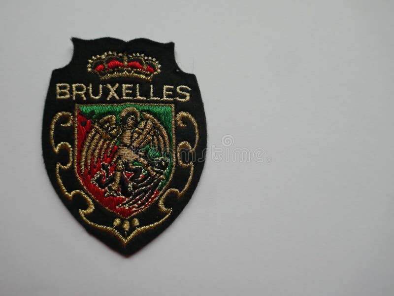 Patch printed embroidery travel souvenir shield crest city france flag hyeres 