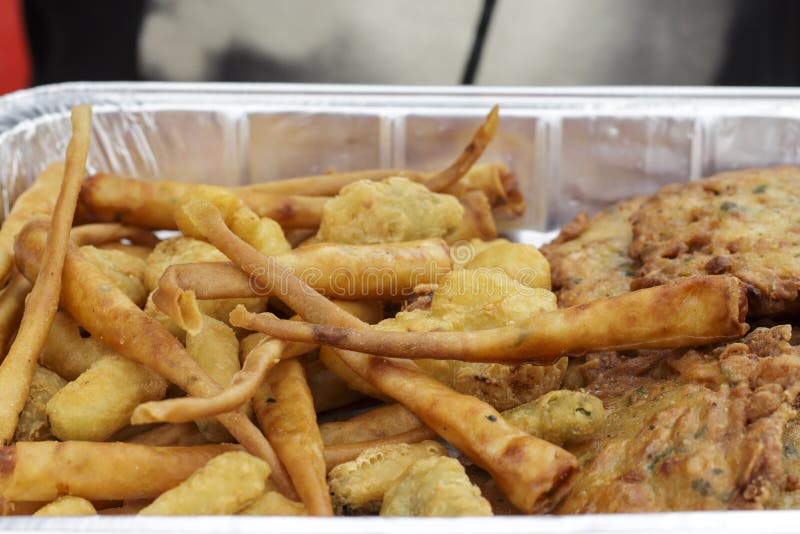 Crevettes et omelettes panées de crevette, exposants de gastronomie andalouse photographie stock Crevettes et omelettes panées de crevette, exposants de gastronomie andalouse photographie stock