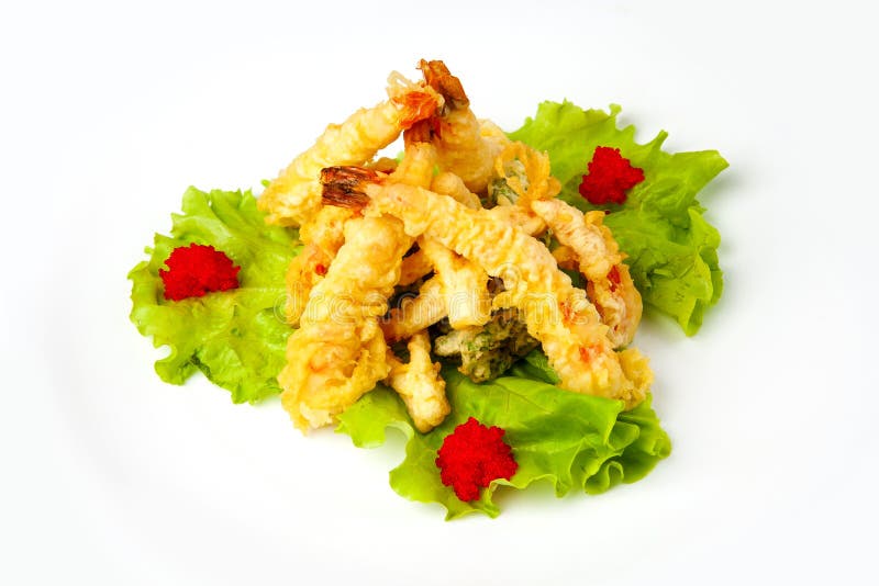 Crevettes roses de tigre en tempura avec des feuilles de laitue images libres de droits Crevettes roses de tigre en tempura avec des feuilles de laitue images libres de droits