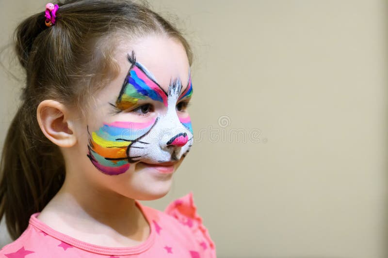 Gatinho Alienígena Com Três Olhos Cinza Imagem de Stock - Imagem