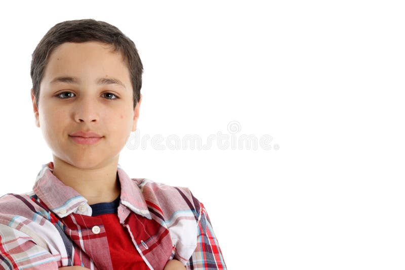 Foto de Retrato De Menina Sério Pele Escura Bonita Sem Maquiagem Em Um  Fundo Branco e mais fotos de stock de Afro - iStock