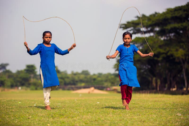 Crianças Jogando Kanamachi Um Jogo Tradicional Popular Em Bangladesh E Nos  Estados Indianos Durante O Tempo Livre. Imagem Editorial - Imagem de  amigos, divertimento: 246714705