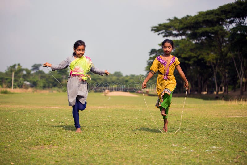 Crianças Jogando Kanamachi Um Jogo Tradicional Popular Em Bangladesh E Nos  Estados Indianos Durante O Tempo Livre. Imagem Editorial - Imagem de  amigos, divertimento: 246714705