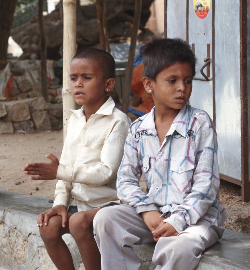 Crianças Jogando Kanamachi Um Jogo Tradicional Popular Em Bangladesh E Nos  Estados Indianos Durante O Tempo Livre. Imagem Editorial - Imagem de  amigos, divertimento: 246714705
