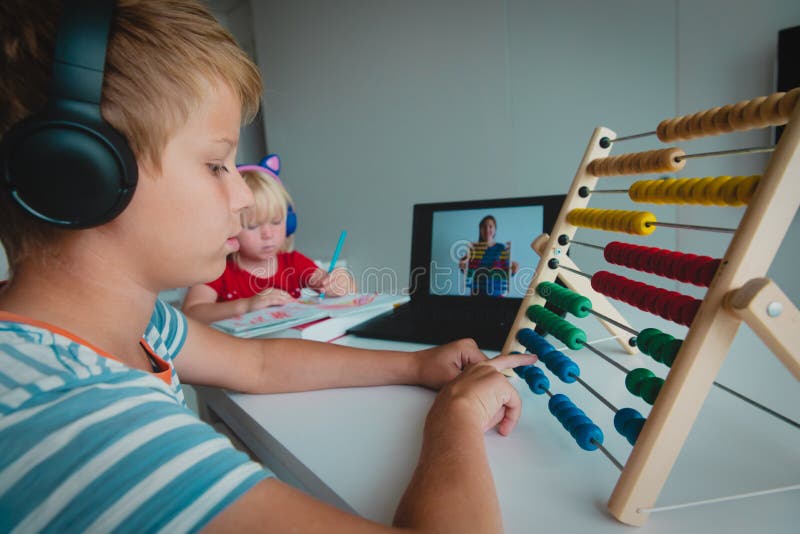 Aula De Xadrez Online Aula De Distância De Aprendizado Remoto Foto