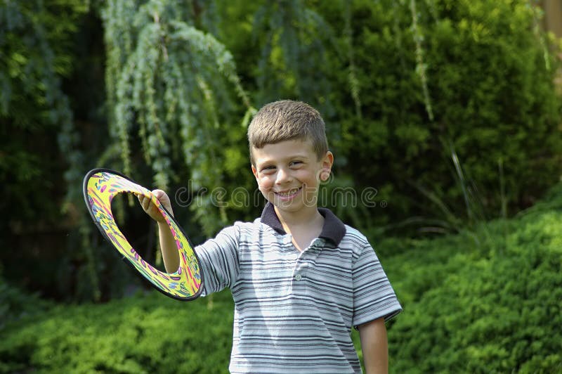 Criança com Frisbee fotos de stock Criança com Frisbee fotos de stock