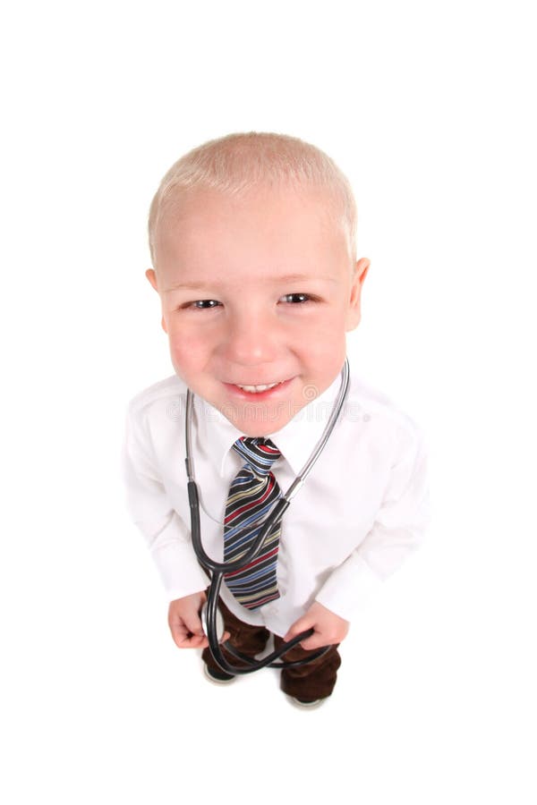 A criança de sorriso medica Looking acima no visor foto de stock royalty free A criança de sorriso medica Looking acima no visor foto de stock royalty free