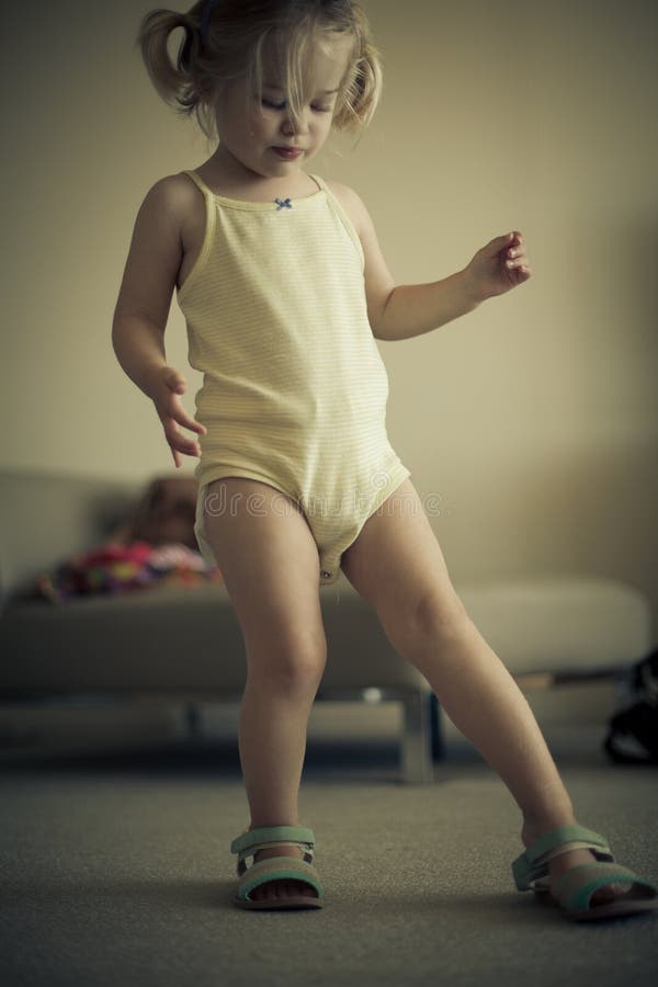 Criança pequena bonito fotos de stock