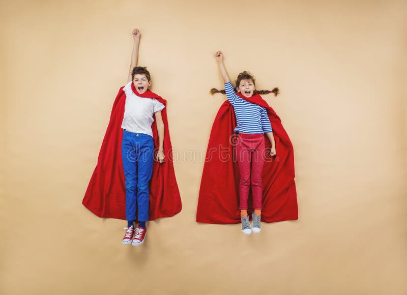 Crianças como super-herói fotografia de stock Crianças como super-herói fotografia de stock
