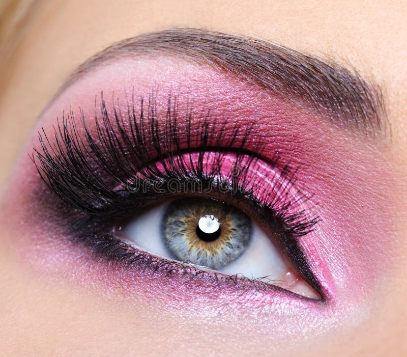 Crimsom Verfassungsauge und lange Wimpern lizenzfreies stockbild Crimsom Verfassungsauge und lange Wimpern lizenzfreies stockbild