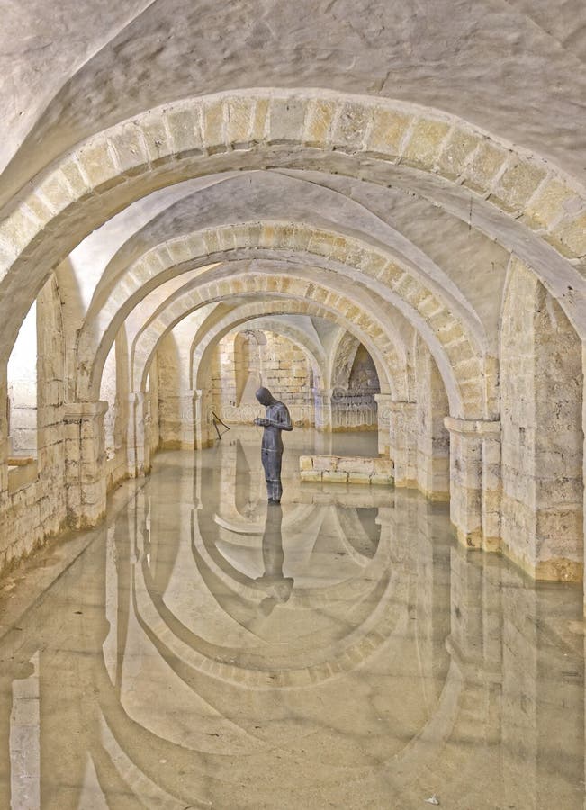 Cripta sommersa della cattedrale di Winchester, Regno Unito fotografia stock libera da diritti Cripta sommersa della cattedrale di Winchester, Regno Unito fotografia stock libera da diritti