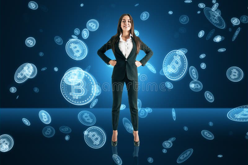 Criptodivisa digital money inversión y concepto de éxito con poderosa mujer de negocios de fondo oscuro bajo bitcoin.