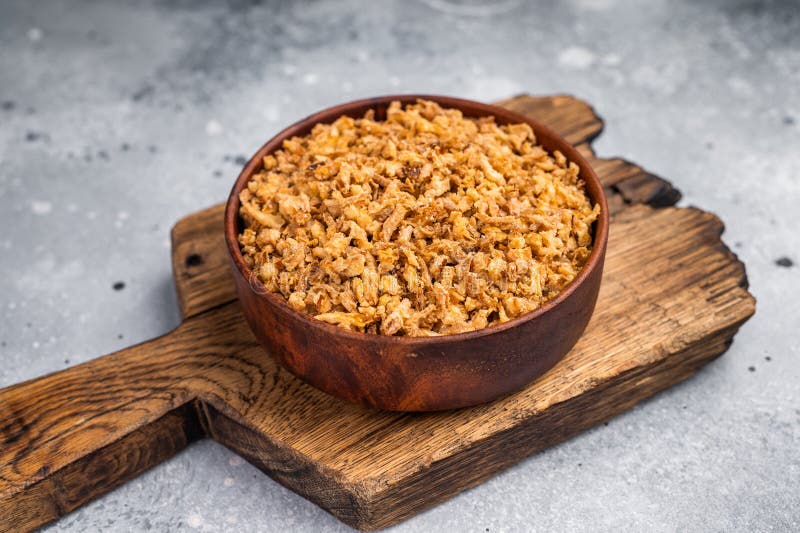 Crispy fried onion roasted dried onions white background top view immagine stock libera da diritti