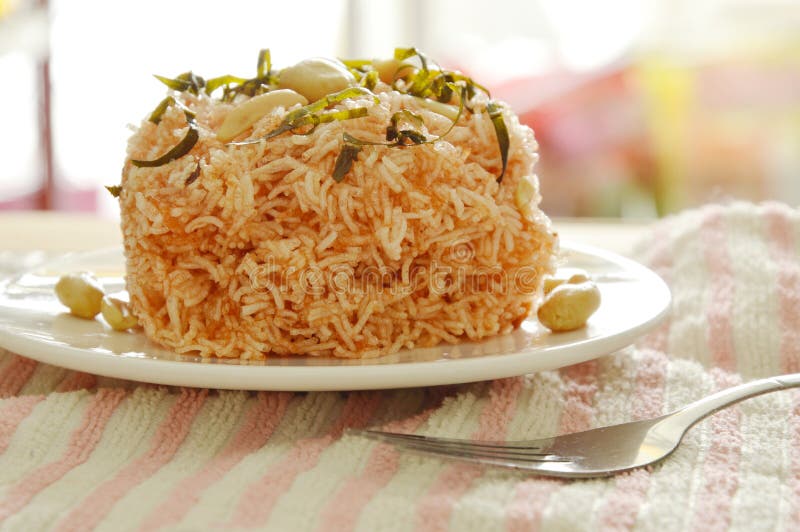 Crispy Fried Thin Rice Noodles With Coconut Cream Topping Peanut And crispy-fried-thin-rice-noodles-with-coconut-cream-topping-peanut-and