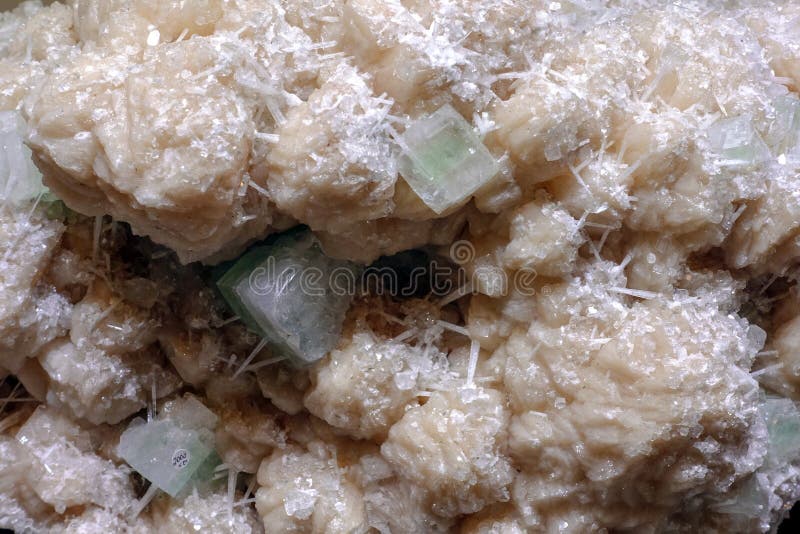 Cristais do geode na natureza detalhe fotografia de stock