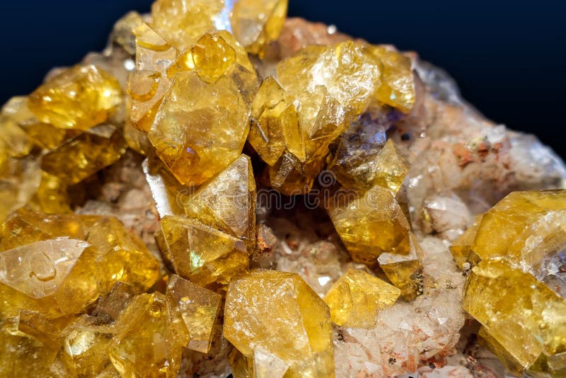 Cristais geological do geode citrino fotos de stock