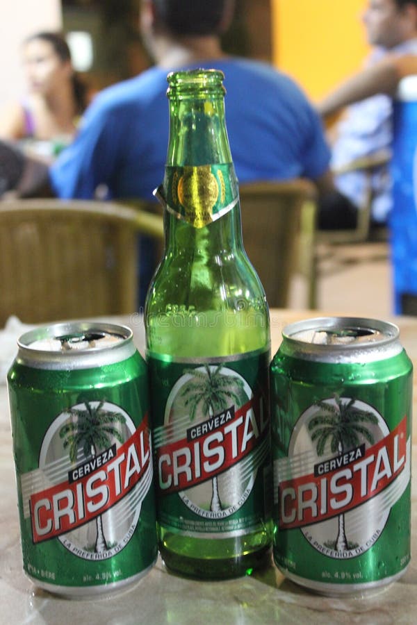 Cristal det kubanska ölet royaltyfria bilder Cristal det kubanska ölet royaltyfria bilder