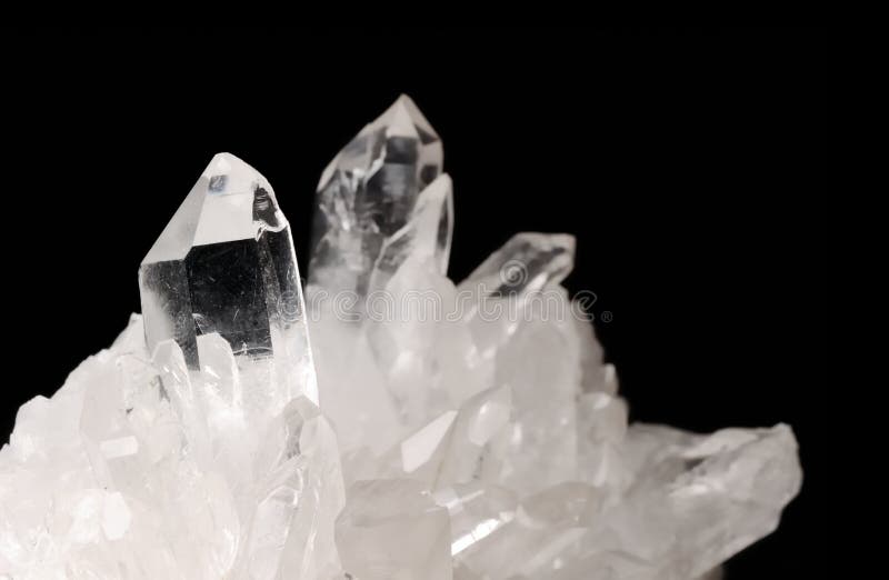 Cristaux de quartz sur le noir photos libres de droits Cristaux de quartz sur le noir photos libres de droits