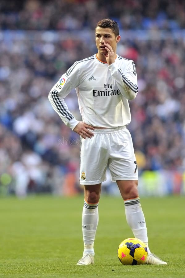 Cristiano Ronaldo do Real Madrid sussurra a estratégia antes do freekick fotos de stock royalty free Cristiano Ronaldo do Real Madrid sussurra a estratégia antes do freekick fotos de stock royalty free