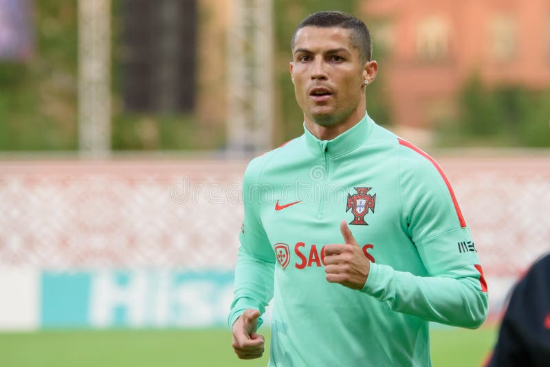 Cristiano Ronaldo, prima del gioco fra il Lettonia-Portogallo immagine stock Cristiano Ronaldo, prima del gioco fra il Lettonia-Portogallo immagine stock