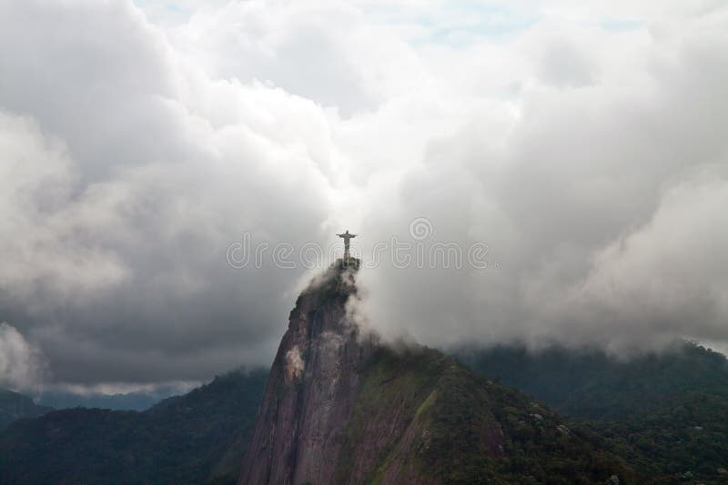 Cristo o redentor nas nuvens, Rio de janeiro, Brasil