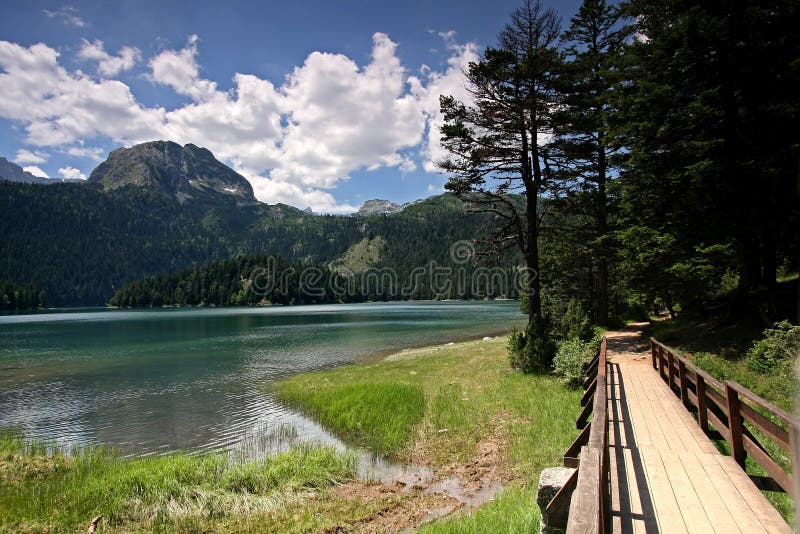 Crno Jezero (lac noir), montagnes de Durmitor image libre de droits Crno Jezero (lac noir), montagnes de Durmitor image libre de droits