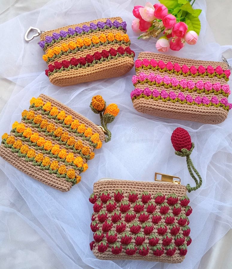 The Amaryllis Keychain Wallet — Day's Crochet & Knit