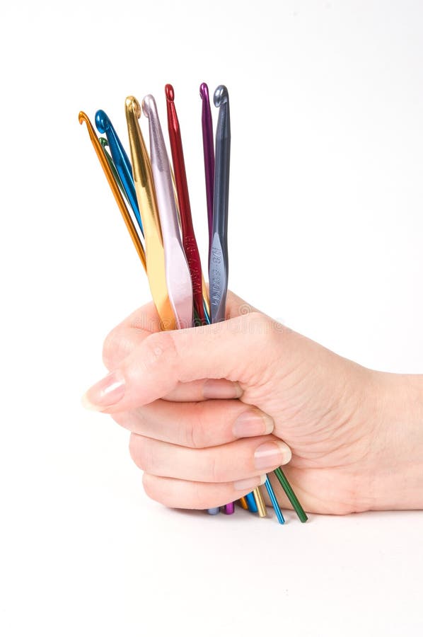 Crochets colorés pour tricoter photographie stock libre de droits