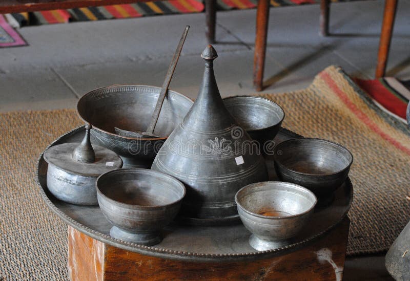 Crockery tradițional de cupru în Azerbaidjan lahic. royalty free stock photos