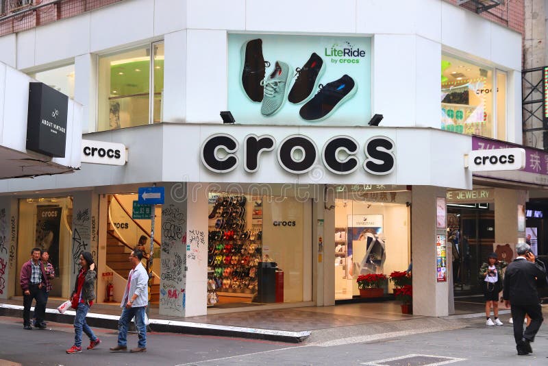 crocs shoe outlet near me