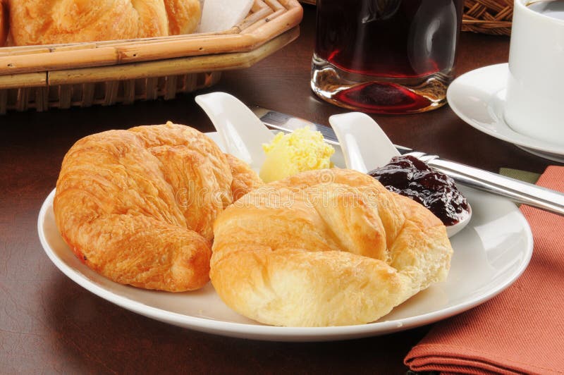 Croissants con el atasco foto de archivo Croissants con el atasco foto de archivo