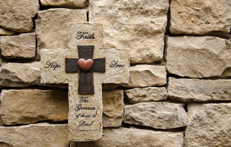 Croix de pierre d'amour de foi d'espoir